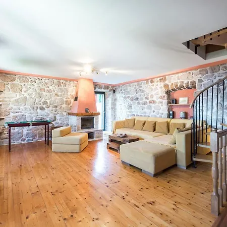 Villa Sleeps 8 Pool Air Con Wifi *