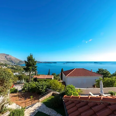 Sleeps 8 Pool Air Con Wifi *