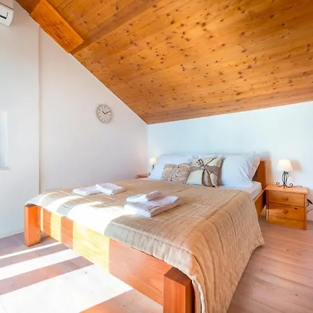 Sleeps 8 Pool Air Con Wifi *