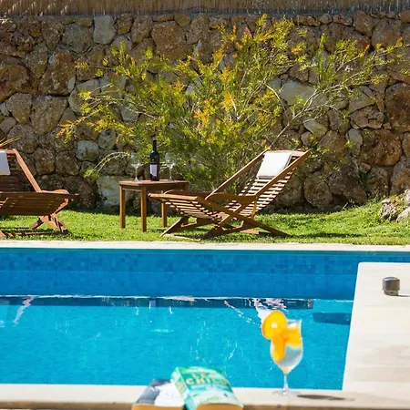 Willa Sleeps 8 Pool Air Con Wifi